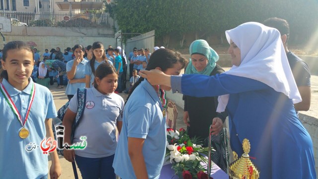 فيديو: مدرسة جنة ابن رشد تنظم حفل تكريم للطلاب الموهوبين والمتفوقين 